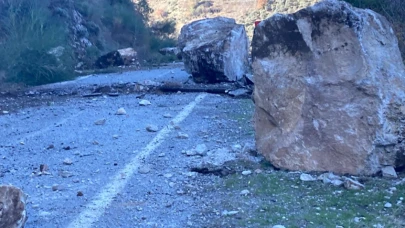 Ödemiş-Köşk kara yolu heyelan nedeniyle kapandı