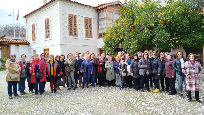 40 Kişilik Kadın Kafilesi Salihli’yi Adım Adım Gezdi