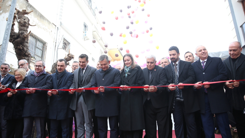 CHP Genel Başkanı Özel, Manisa'da çocuk evi açılışında konuştu