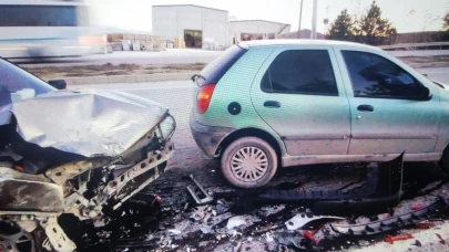 Ege'de zincirlerime trafik kazası: 4 araç birbirine girdi!