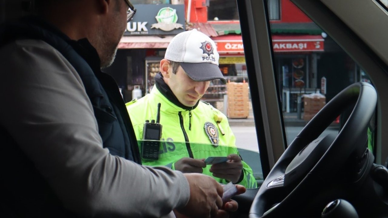 İzmir’de okul servislerine denetim: 38’i trafikten men edildi!