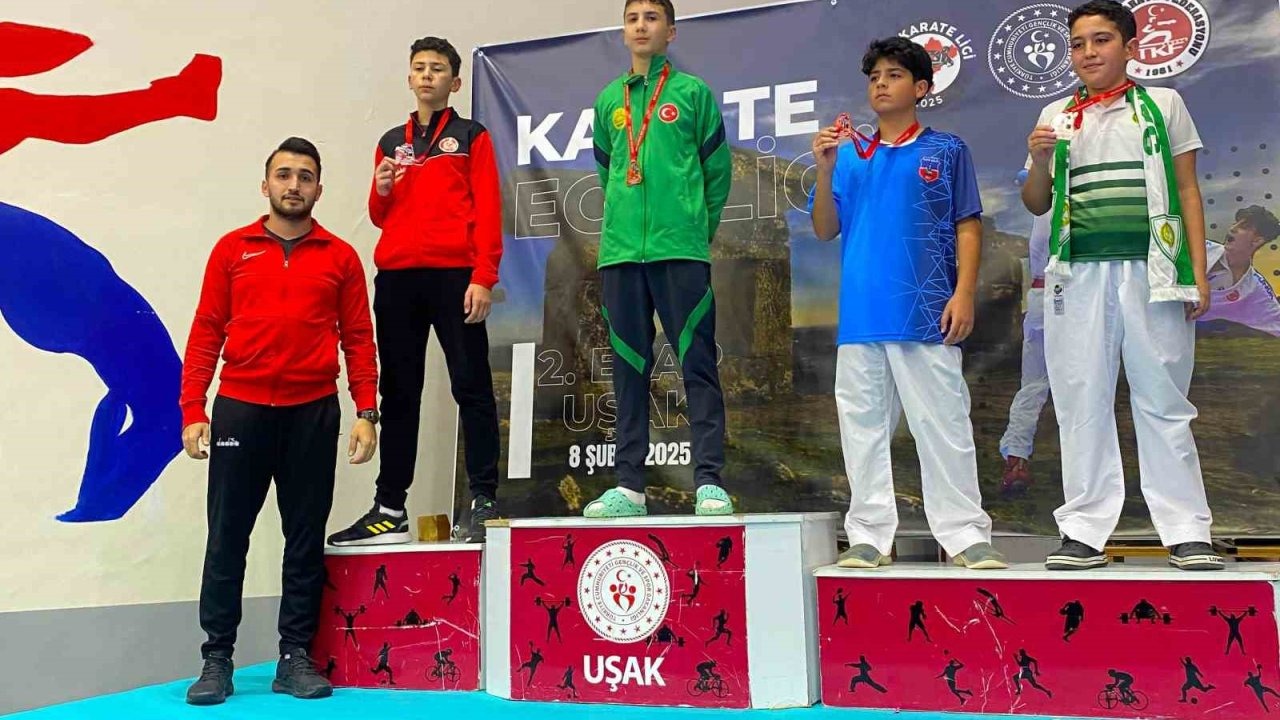 Karate öğrencilerinden iki madalya birden