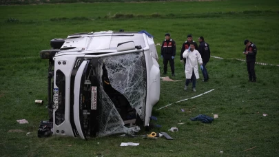 Denizli'de öğrencileri taşıyan servis midibüsü devrildi, 2 kişi öldü, 26 kişi yaralandı