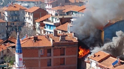 Yaşlı kadının evi yangında kullanılamaz hale geldi