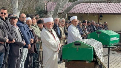 Feci yangında ölen yaşlı çift, yan yana defnedildi