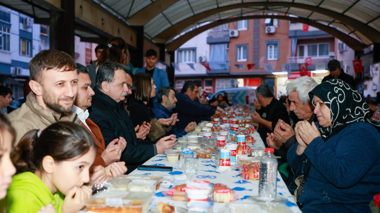 Yunusemre’de ilk iftar sofrası Karaköy’de kuruldu