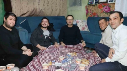 Selendi Kaymakamı iftar sofralarına katıldı