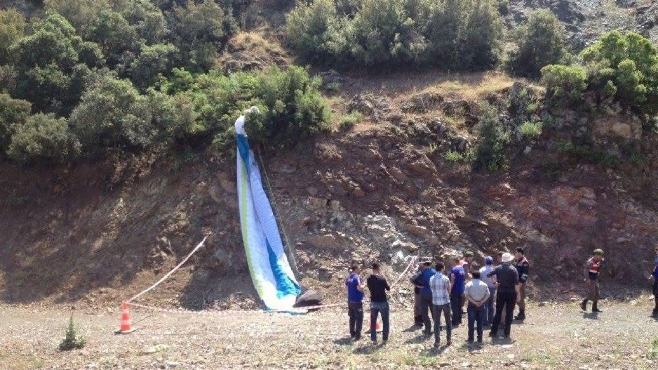 Manisa’da kaybolan paraşütçü ölü bulundu