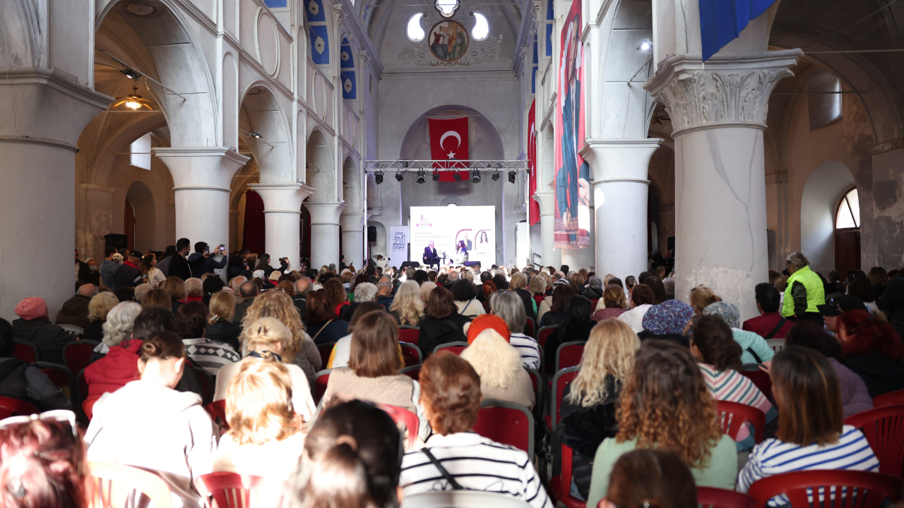 Çeşme’de, kadınlar 8 Mart için yürüdü