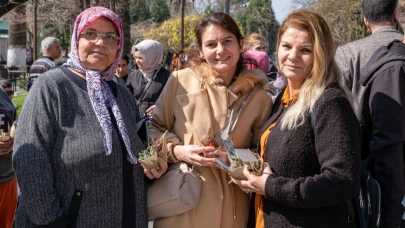 Şahin Ek’ten 8 Mart’ta Kadınlara Anlamlı Ziyaret ve Çiçek Dağıtımı