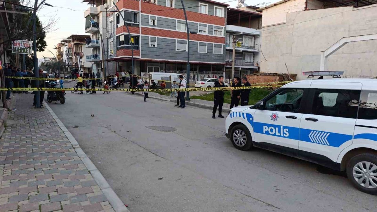 İzmir’de sokakta silahlı kavga: 1 yaralı