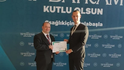 Kula’da yılın sağlık çalışanı Uzm. Dr. Çağlar Sarıgül oldu