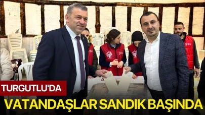 Turgutlu'da vatandaşlar sandık başında