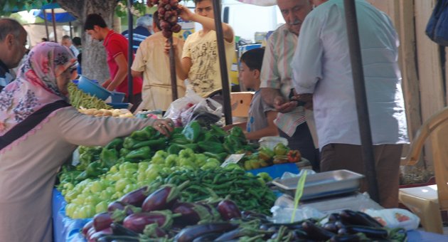 Cuma Pazarı Esnafı  Bayramdan umutlu