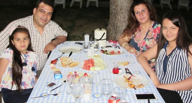 Evlilik yıl dönemini Yayla Restoran’da kutladılar