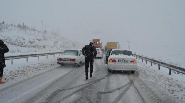 İzmir- Ankara Karayolu 2 saat ulaşıma kapalı kaldı