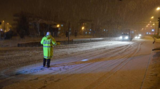 Kar nedeniyle  Kula Salihli Yolu trafiğe kapalı