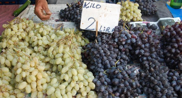 Mor ve beyazlar aynı tezgahta