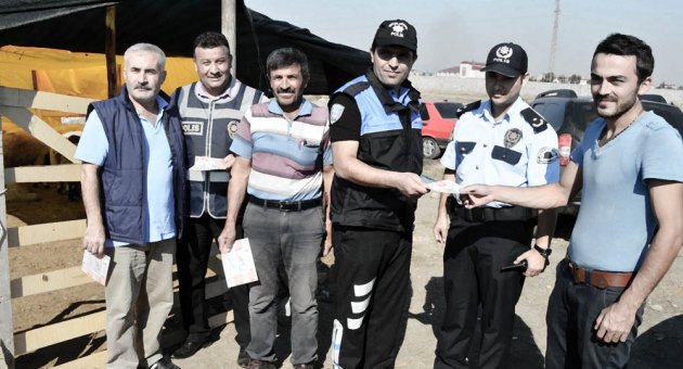 Polis, kurban pazarında kalpazanlara aman vermiyor