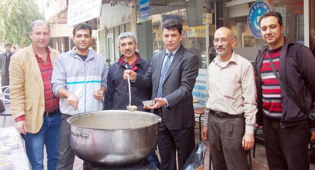 Turgutlu Türk Eğitim-Sen’den 5 bin kişilik aşure