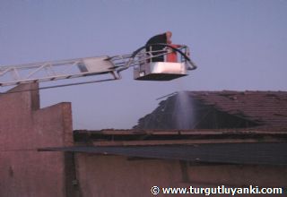 Çamaşır makinesinden çıkan yangın korkuttu