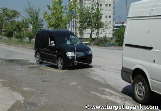 Bozuk yollar sürücüleri çileden çıkartıyor