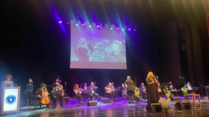 ’Sanat Güneşi’ Zeki Müren, Bursa’da anıldı